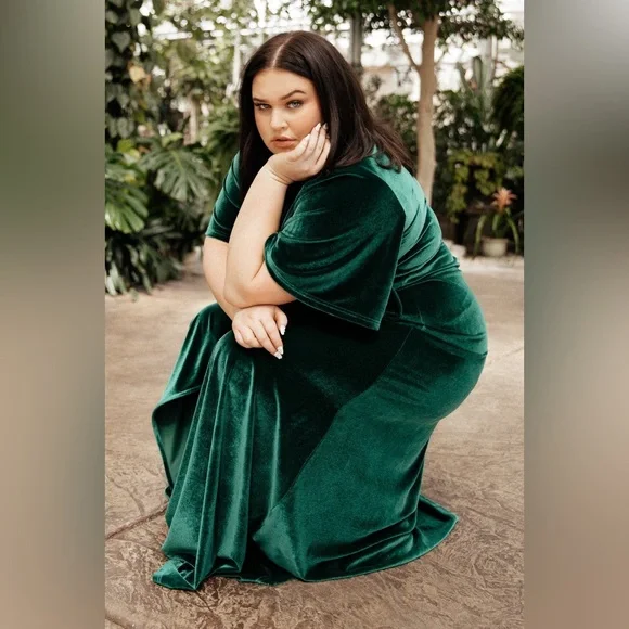 Baltic Born Meghan Velvet Wrap Bridesmaids Dress Emerald - Picture 4 of 4